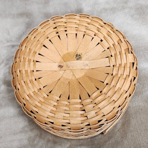 Longaberger Vintage 6.75" Round Basket with Plastic Insert - Picture 3 of 5
